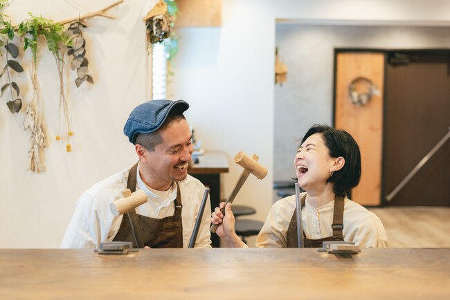 【作る時間が最高の装飾に】鎌倉彫金工房が明かすシンプルな手作り結婚指輪が選ばれる理由