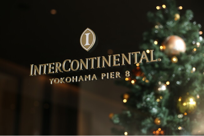 「Christmas Market in 横浜赤レンガ倉庫」とインターコンチネンタル横浜Pier ８のコラボレーションステイプラン「Winter Wonder Stay 2025」が登場