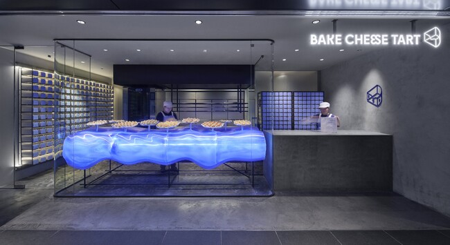 BAKE新店舗を彩る、積彩の3Dプリント什器 ―チーズがとろける様子を空間に表現―