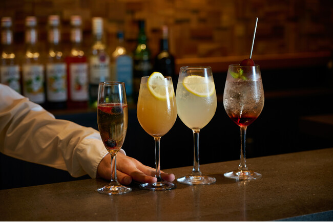 ＜梅小路ポテル京都＞「恋心は静かに、秋色へ。」恋はやさしく熟れていく、8人考案のＬＯＶＥなモクテル「そろそろ食べごろ！？木苺が愛おしすぎて…」　「山吹色に染まる恋」「未熟なままの恋」…など全８種類！