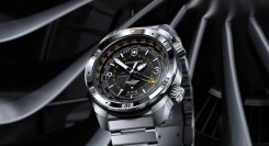 3つの時間を操る、タフネスな相棒「AIR PRO GMT AUTOMATIC」が10月31日（金）に新登場