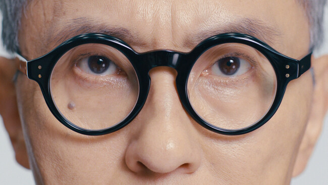 松重豊さんがウォーリーとともに、「不動産情報サイト アットホーム」の世界の中を探索！アットホーム新CM「注文住宅 サイト探索」新発見篇を2025年10月11日（土）より全国で放映開始