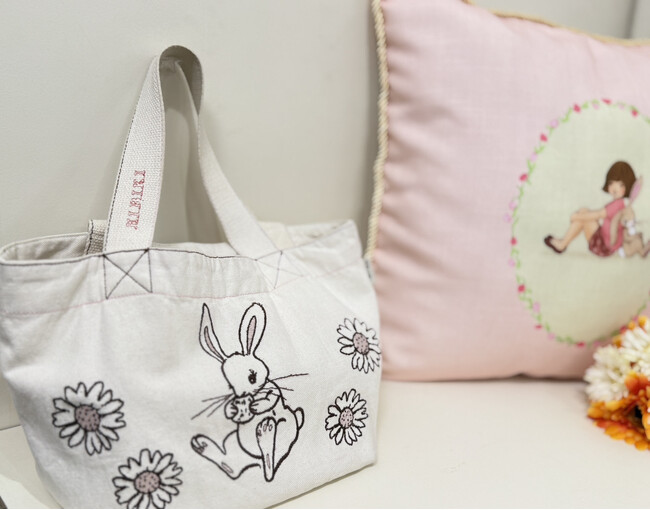 名入れ刺繍でさらに特別なアイテムに！！英国の絵本「Belle＆Boo（ベルとブゥ）」のトートバッグ＆マルシェバッグ