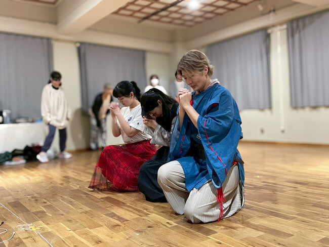 TikTokフォロワー110万人、上枝恵美加出演。赤字続きの劇団が劇団の生死をかけ、舞台で「生と死」「不老不死」を問う―お笑いサタケ道場、新作舞台『明治魍魎伝』を10/16（木）～19（日）大阪で上演