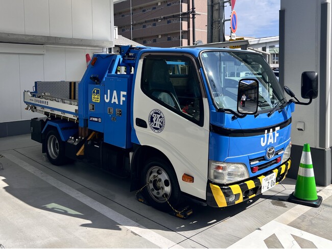 【JAF岡山】子どもたちがJAF隊員に変身!二輪車搬送用積載車で特別な体験をしよう