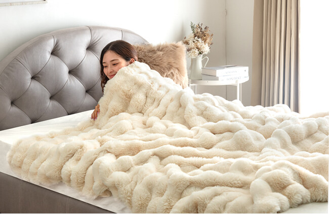 SNSで話題の“ふわもこ”デザインを取り入れた今季注目アイテム！見た目もあたたかさも“うさぎ級”の新毛布『もはや、うさぎ。』発売