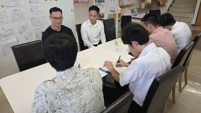 物流の人手不足解消へ！教習所系登録支援機関「テトラ・シフト」が一貫体制で教育した特定技能ドライバー第１号が埼玉県に誕生　物流企業「大和輸送」で活躍中、外国人教習可の羽生モータースクールが免許取得を支援