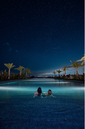 【BOTANICAL POOL CLUB】まるでスパ・露天風呂！満天の星空に包まれる“HOT POOL”で、究極のリラクゼーション体験。「WINTER ESCAPE 2025」11/1（土）スタート