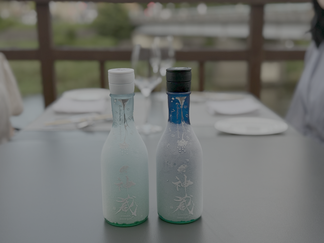 -30℃の不凍液で急速冷凍する独自技術の「冷凍 日本酒」 凍眠生酒、京都鴨川の川床レストランなどで販売好調