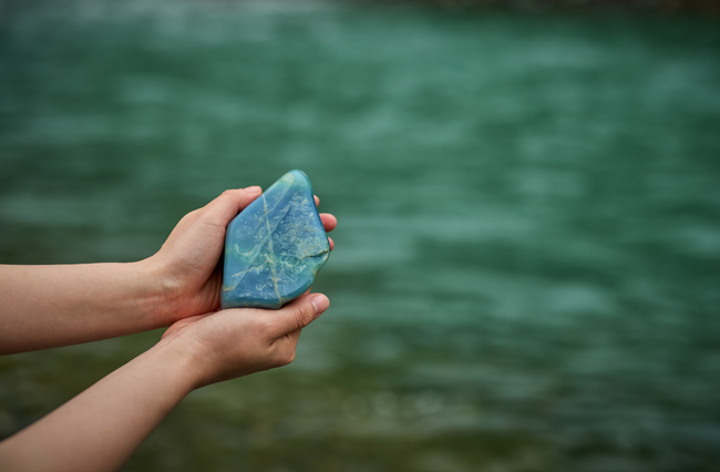 翡翠（ヒスイ）に触れ、鼓童の響きに酔いしれる──糸魚川・佐渡・新潟で味わう“非公開エリア”と“貸切”のラグジュアリー体験 2泊3日 限定ツアーのご案内