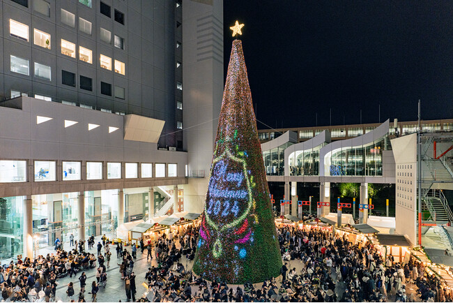 夜空にきらめくショータイムの開幕。高さ25mのLEDマッピングツリーが贈る、音楽と光の特別プログラムに注目！