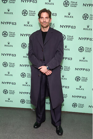 【ルイ・ヴィトン】ブラッドリー・クーパー、「Is This Thing On?(原題)」のプレミアにルイ・ヴィトンを着用