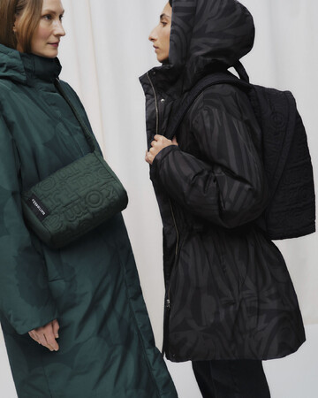 [マリメッコ]Fall/Winter 2025 コレクションに新作キルティングバッグ「Joy Bag」シリーズが登場。新鮮な視点と親しみやすいアイコンのロゴバッグシリーズです。
