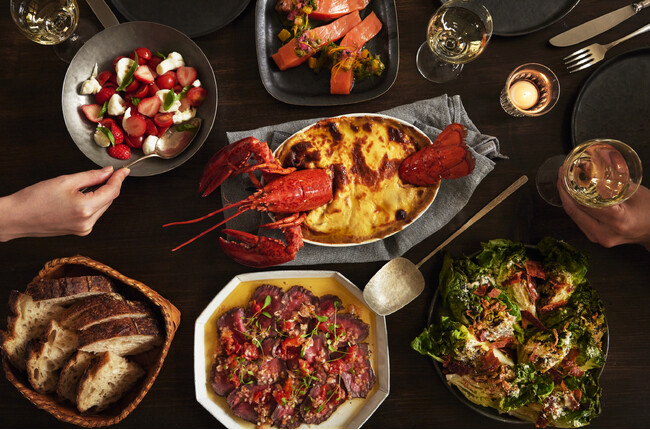 【DEAN & DELUCA】年に一度のホリデーを華やかに。新作クリスマスケーキとホリデーの食卓を彩る特別なメインディッシュ11月7日（金）より予約開始