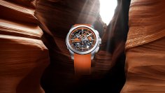 ノルケイン「Independence Skeleton Chrono 42mm」に鮮烈なオレンジをまとった新色モデルが登場