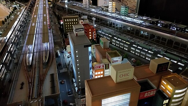 立命館大学とトミーテックが共同開発　無線給電で鉄道模型の建物が光る「レール周辺空間無線給電システム」を第６３回全日本模型ホビーショーで初公開