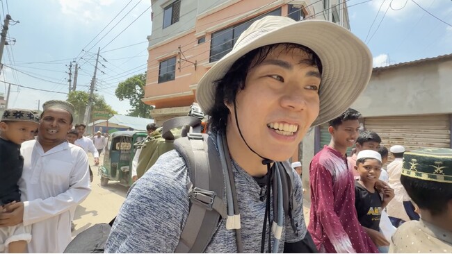 東出昌大に見つめられるひろゆき“入浴シーン”に反響！令和ロマン・くるま、海外で衝撃の人気ぶりに大パニック！？平均月収の約50倍！南アジアの大富豪宅に視聴者も騒然／『世界の果てに、くるま置いてきた』#4