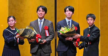 【特別インタビュー】藤井聡太さんに花束を--【中学生が見た憧れの背中】