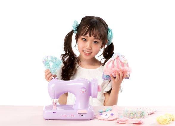 シリーズ15万台以上販売の毛糸ミシンHugが発売から10周年。10月25日（土）ハロウィンオーナメントを作る体験会イベント開催。