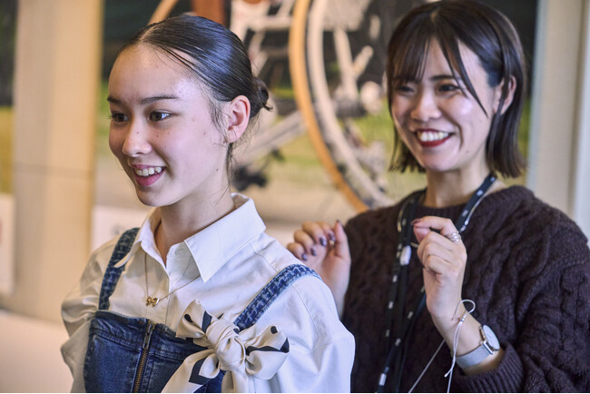 ジーユーが国際ガールズ・デーにあわせジョイセフと協業