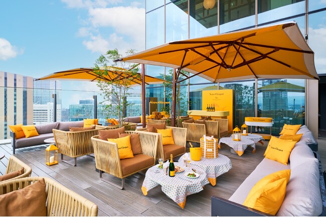 太陽のように輝くシャンパーニュブランド ヴーヴ・クリコ ウォルドーフ・アストリア大阪にて11月16日まで「ヴーヴ・クリコ ピクニック」プロモーション展開中