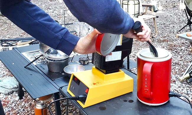 キャンプの楽しみを広げるならミニ炊飯器! 電源なしサイトでもポータブル電源があれば、調理も後片付けも驚くほど簡単