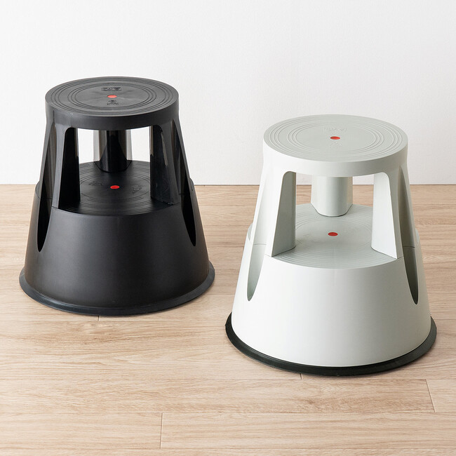 上に乗るとピタッと固定、使いやすさと安全性を両立した2段の踏み台を発売