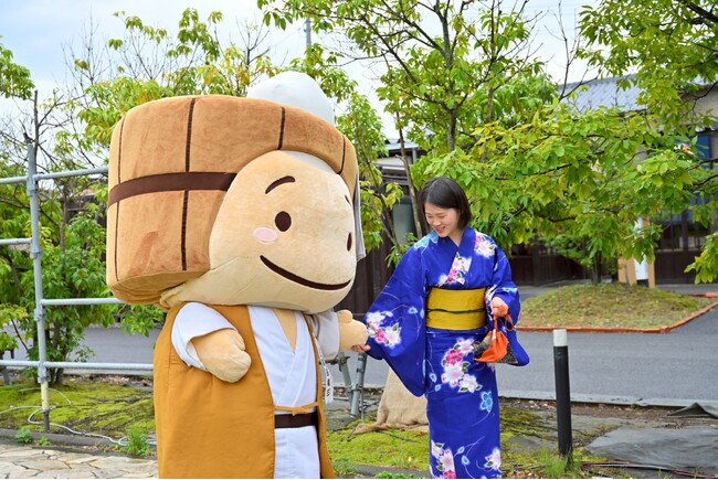 【竜王戦】「主役もっていかれる！」笑いにつつまれた、大盤解説棋士と公式キャラの街巡りに密着！【写真たっぷりお届け】