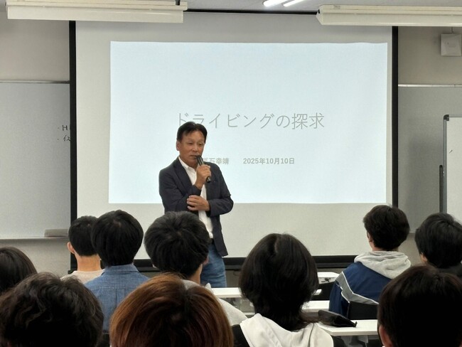 【専門学校 新潟国際自動車大学校】レース業界のレジェンドがモータースポーツ科の特別顧問に就任。今回の授業は「レーシングドライバーとして世界で活躍するために必要なこと」