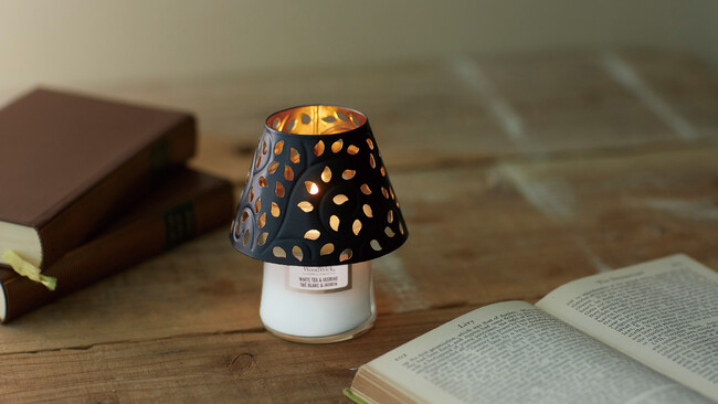 火を灯すと暖炉のように“パチパチ”と音がするアメリカ生まれのキャンドルWoodWick(ウッドウィック)より限定ギフトセットが登場！