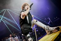 ヴォーカリストTETSUYA、ベーシストtetsuyaを同時に魅せた2025年10月3日開催の誕生日ライヴレポートが到着！