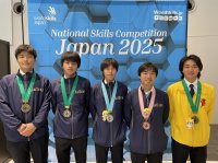 『第63回技能五輪全国大会』建築大工職種において、
ポラスハウジング協同組合の志村 渉が銀賞、宗像 良人が銅賞を受賞！
その他3名が敢闘賞を受賞