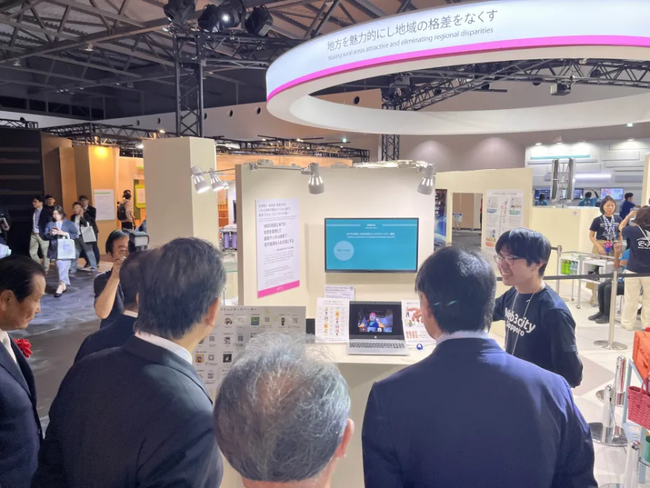 大阪・関西万博の来場者と地域おこし協力隊が対話 あるやうむが出展ブースでDAOコミュニティ紹介