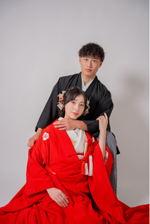 “白だけが花嫁じゃない”--いま『赤無垢』が花嫁から選ばれる理由｜INAI WEDDING WASOU 浅草本店で取り扱い開始