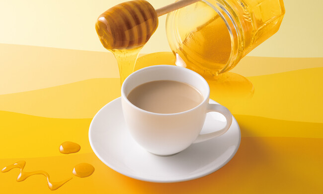 自然の恵みと伝統技が織りなす、特別な一杯。日本蜜蜂のはちみつを、こだわりのミルク珈琲に添えた『日本蜜蜂のはちみつミルク珈琲』10月22日に期間限定発売！