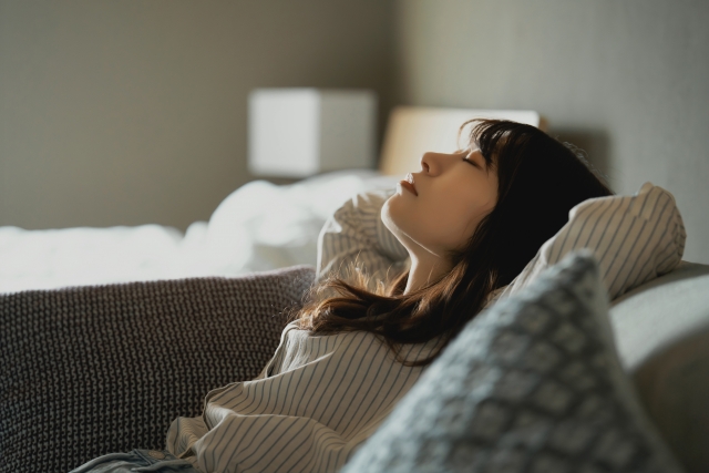 それ「秋バテ」かも? 半数が実感! 7割超が訴える「だるさ・疲れが取れない」の深刻度