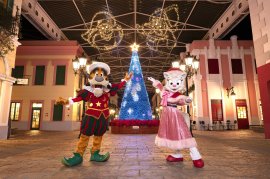 クリスマスビッグツリーとキャラクターたち クリスマスビッグツリーとキャラクターたち