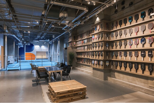 都内初の都市型インドアピックルボール施設「PICKLEBALL ONE GINZA SHIMBASHI」2025年11月1日（土）に開業