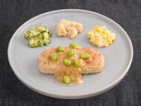 お出汁香る、ふんわり食感のお豆腐ハンバーグを使用した「お豆腐仕立ての和風ハンバーグ」が10月21日（火）に新登場