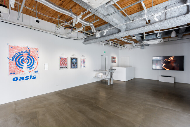 Oasis来日を記念した特別上映展、ついにオープン！ 『Oasis Film & Posters 1994/2025』をNew Galleryで開催中