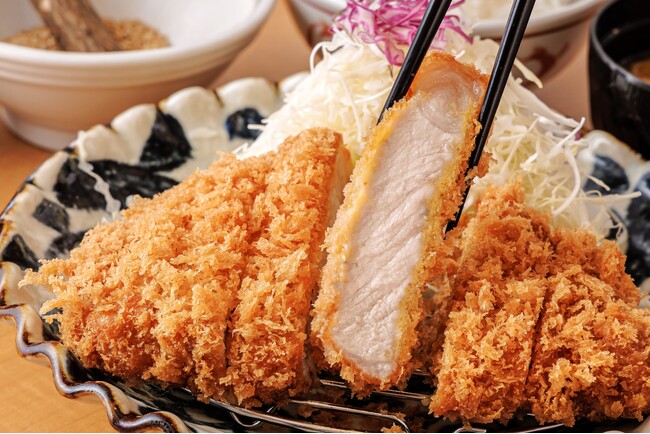 【 埼玉県 “初” 進出！ 】話題の老舗とんかつ専門店 『厚切りとんかつ よし平』 が、10/29（水）埼玉・白岡市にオープン！