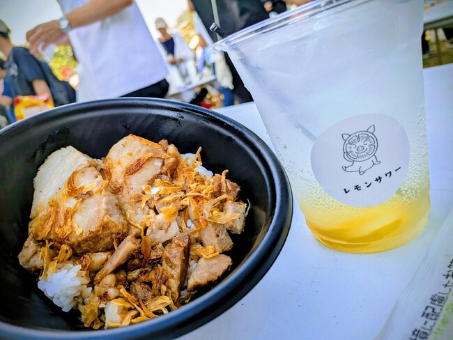 『江東区民まつりで2日間行列が途絶えなかった「TOO MUCH PIG やきぶた」が期間限定送料無料キャンペーン実施 ～「あの時食べられなかった人へ」「もう一度食べたい人へ」～』