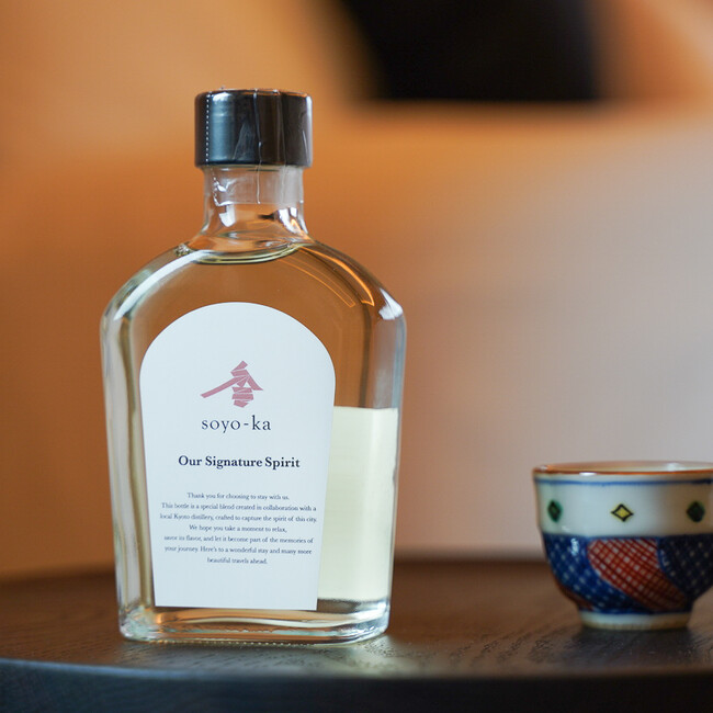 日本酒のブレンドでホテルの世界観を表現。宿泊者専用のオリジナル日本酒でおもてなし
