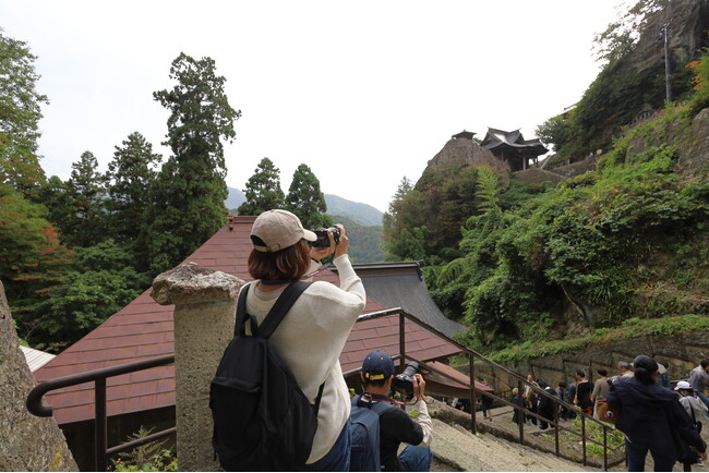 山形中央高校文理科学部が主催する写真撮影プログラム「カメラとコラージュで描く私たちの山寺」に協力　～東日本大震災の復興支援活動「みんなの笑顔プロジェクト」～