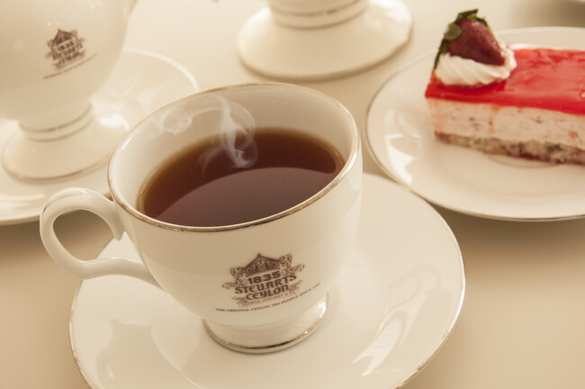 １１月１日紅茶の日に、スリランカ最古の紅茶ブランドから、ノリタケ製ティーカップ&ソーサーセットが数量限定で登場