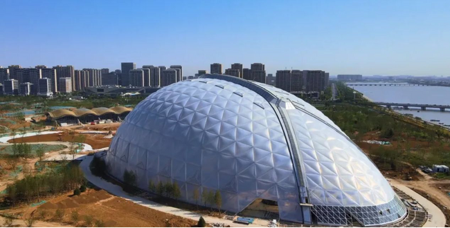 中国・青島「エデン・プロジェクト」開業 ETFEフィルムの膜屋根施工