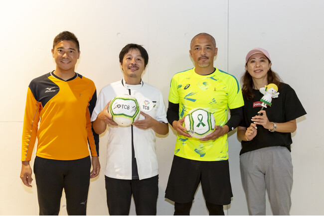 TCBドクターとサッカー元日本代表小野伸二さんらがグリーンリボン柄のサッカーボール200個を静岡で無料配布しました。10月は臓器移植普及推進月間 ”いのちのパス”が繋がりますように。