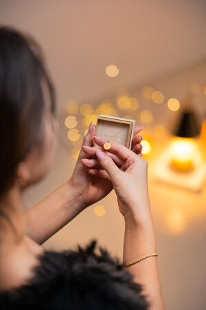 クリスマス限定販売。新作K18イニシャルコインペンダントネックレスをSeptember5から10月23日発売。