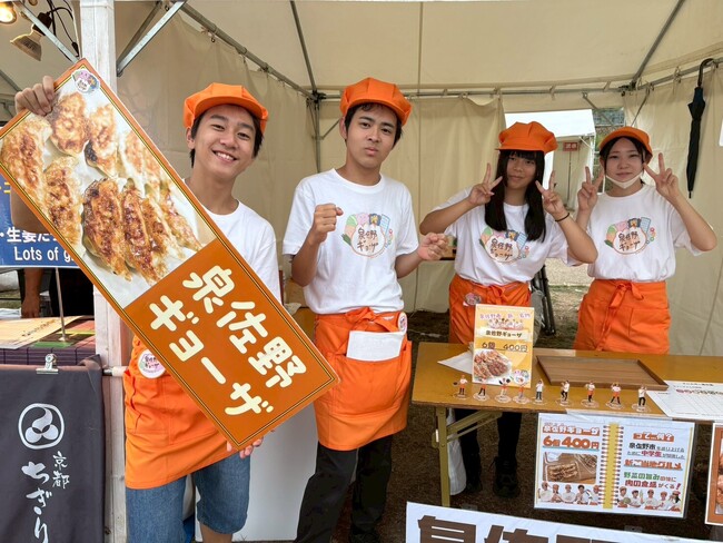 【開催レポート】こども食堂に通う中学生『やきそば・ギョーザEXPO in泉佐野』で泉佐野ギョーザ440食を販売！来場者に全力PR！