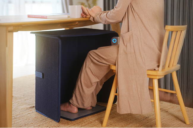 エコな温め方で足元ポカポカ！熱気で暖める面発熱パネル型ヒーター。「NooQ Panel Heater （ヌークパネルヒーター）」5面と3面、２タイプを同時に新発売